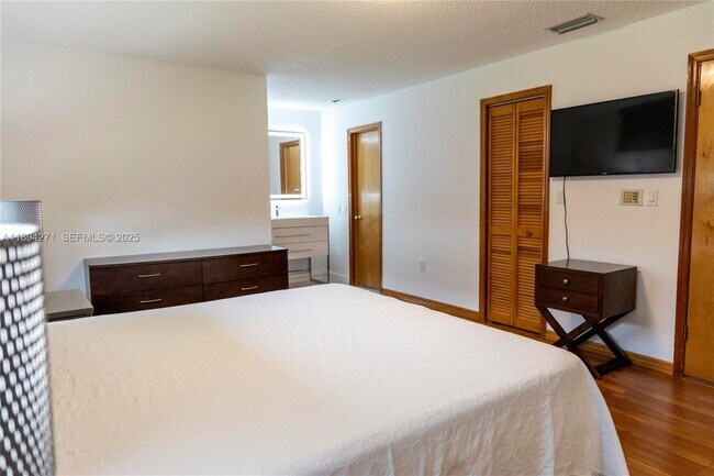 Building Photo - 8192 SW 90th Ave