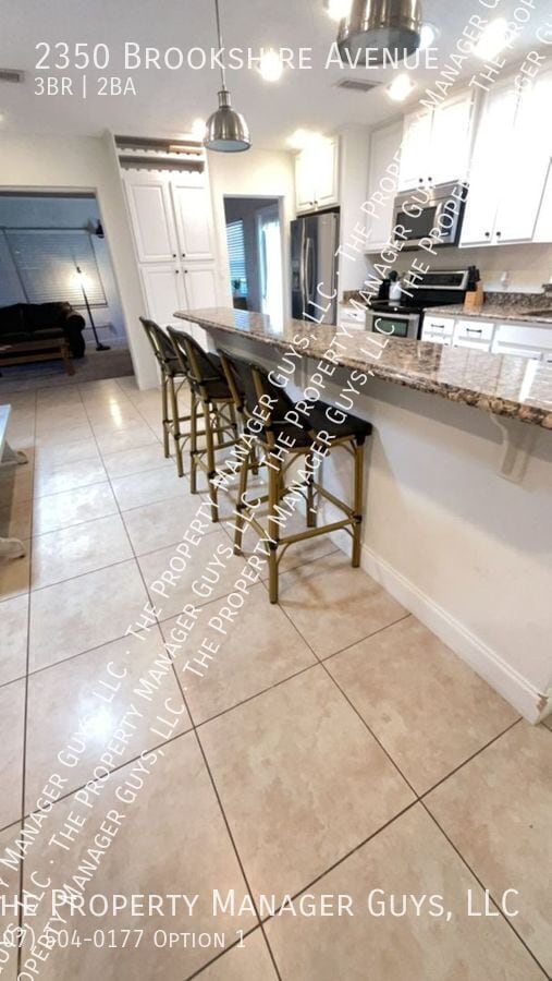 Building Photo - 2350 Brookshire Ave