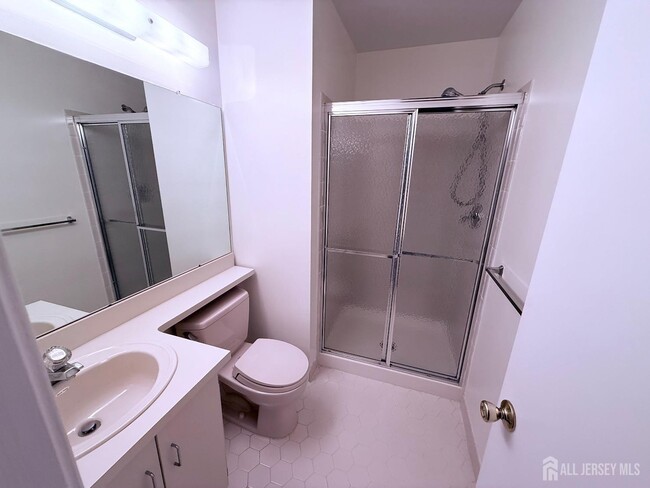 Building Photo - 207 Darwin Ln