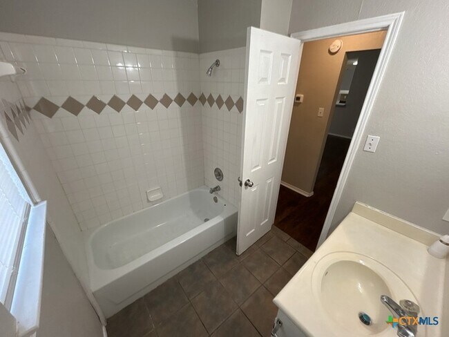Building Photo - 4507 Lonesome Dove Dr
