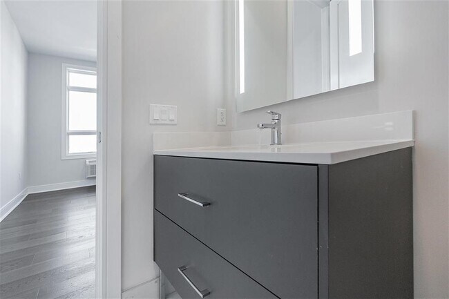 Building Photo - 119 Peter St