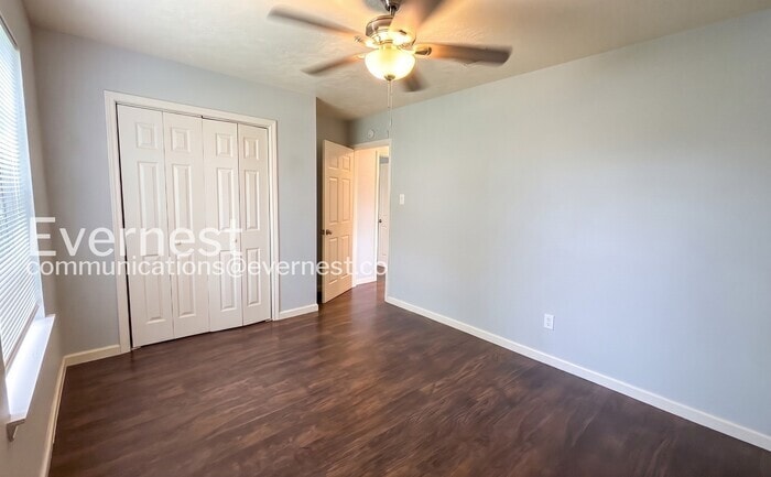 Building Photo - 6406 Summer Ridge Dr