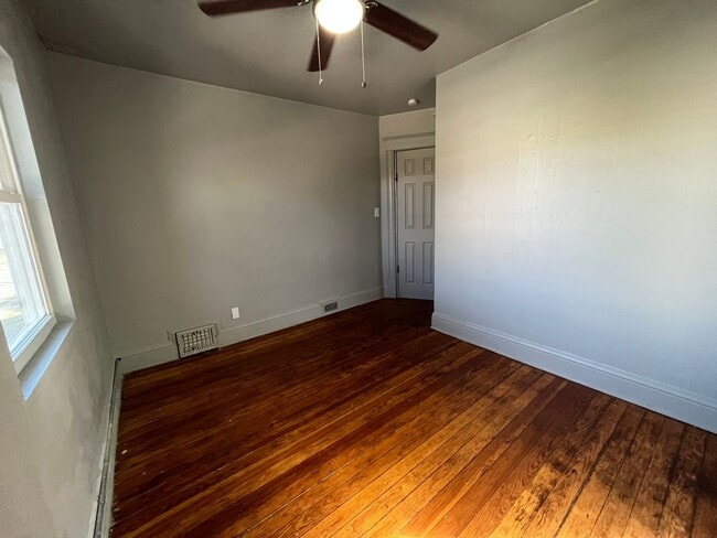 Building Photo - 3 bedroom / 2 bath home!