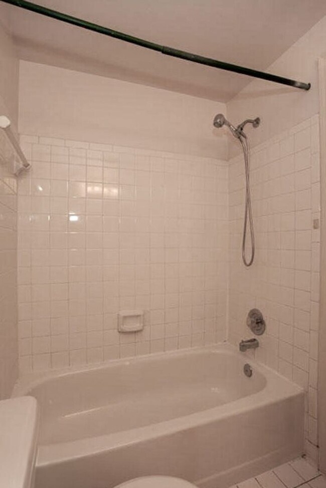 Building Photo - Fantastic 3br TownHome in highly sought Silver Spring Neighborhood - Available NOW!