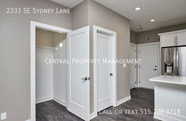 Building Photo - 2333 SE Sydney Ln