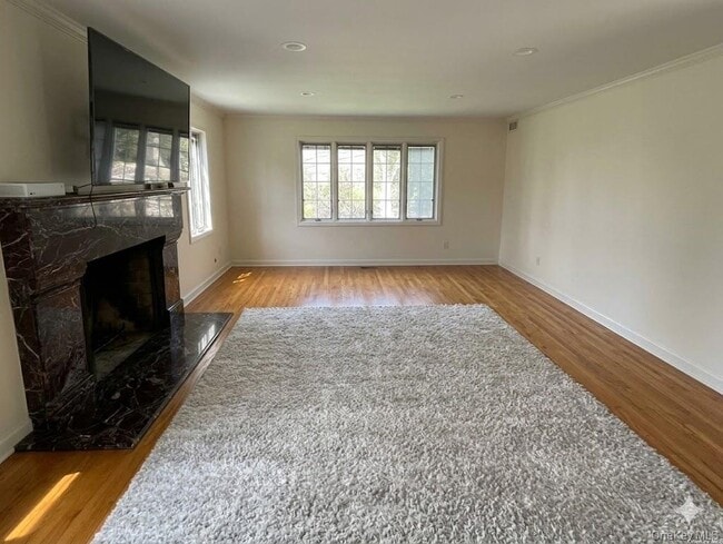 Building Photo - 64 Old Pond Rd