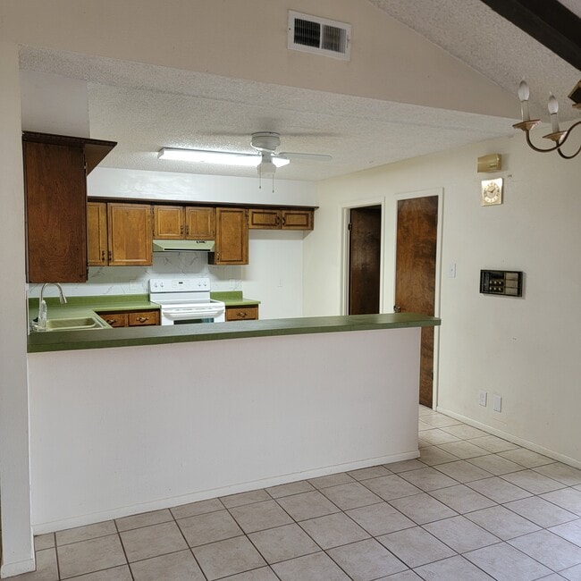 Building Photo - 3326 Scenic Ln