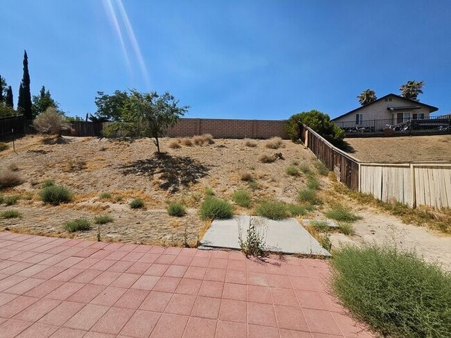 Building Photo - New Listing!