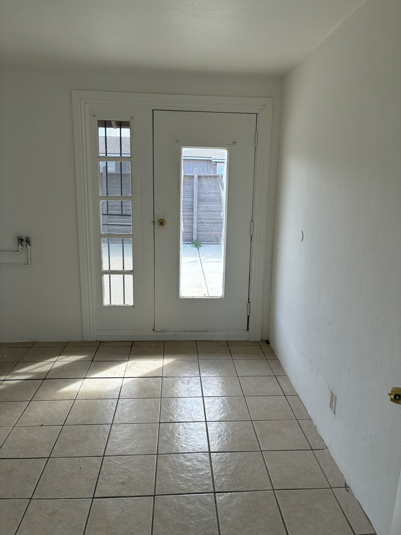 Building Photo - 558 E Avenue Q12