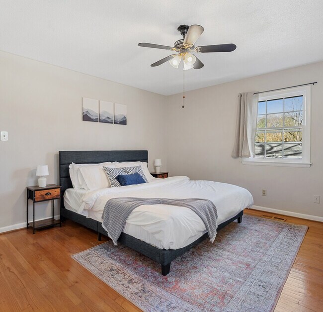 Building Photo - 710 SE Maynard Rd