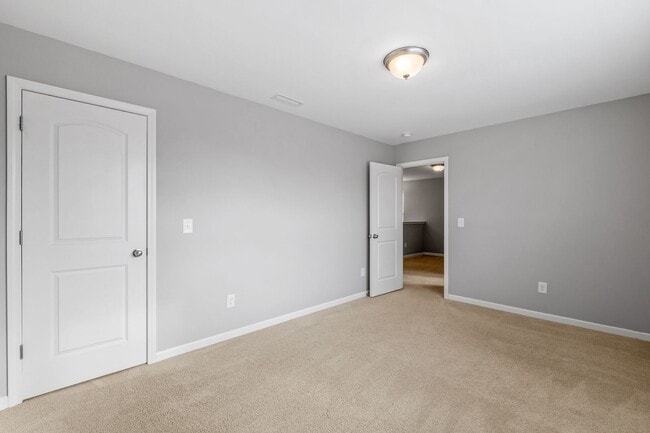 Building Photo - Newer Home in Reedy Fork, SS Appliance, Granite Counter-tops, Island, Office, Den, FP, Loft, Gara...