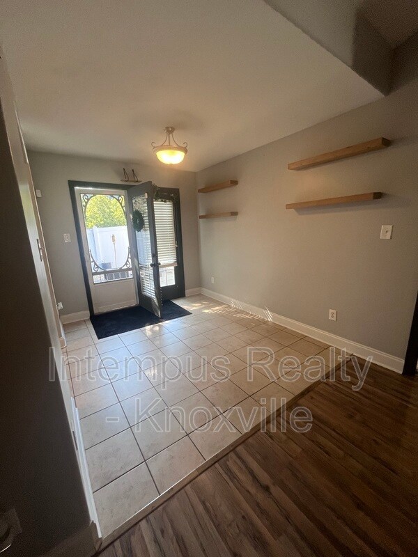 Building Photo - 1420 Hazelgreen Way