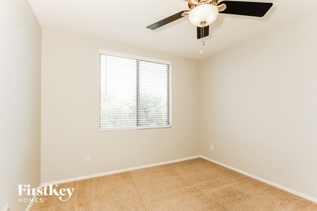 Building Photo - 11911 W Fontenelle Dr