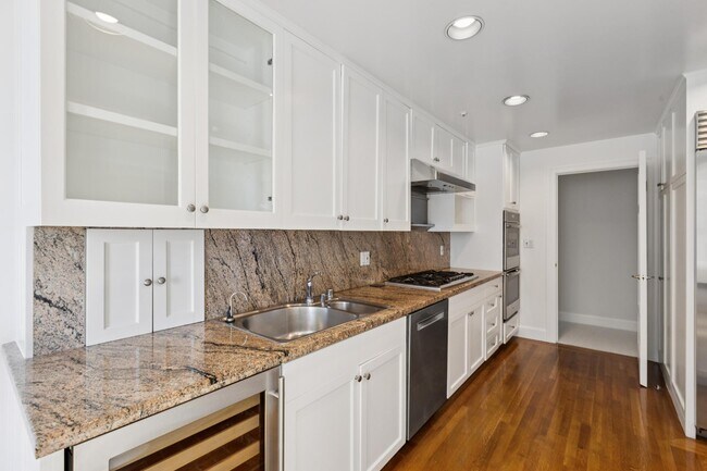 Building Photo - 1150 Sacramento St