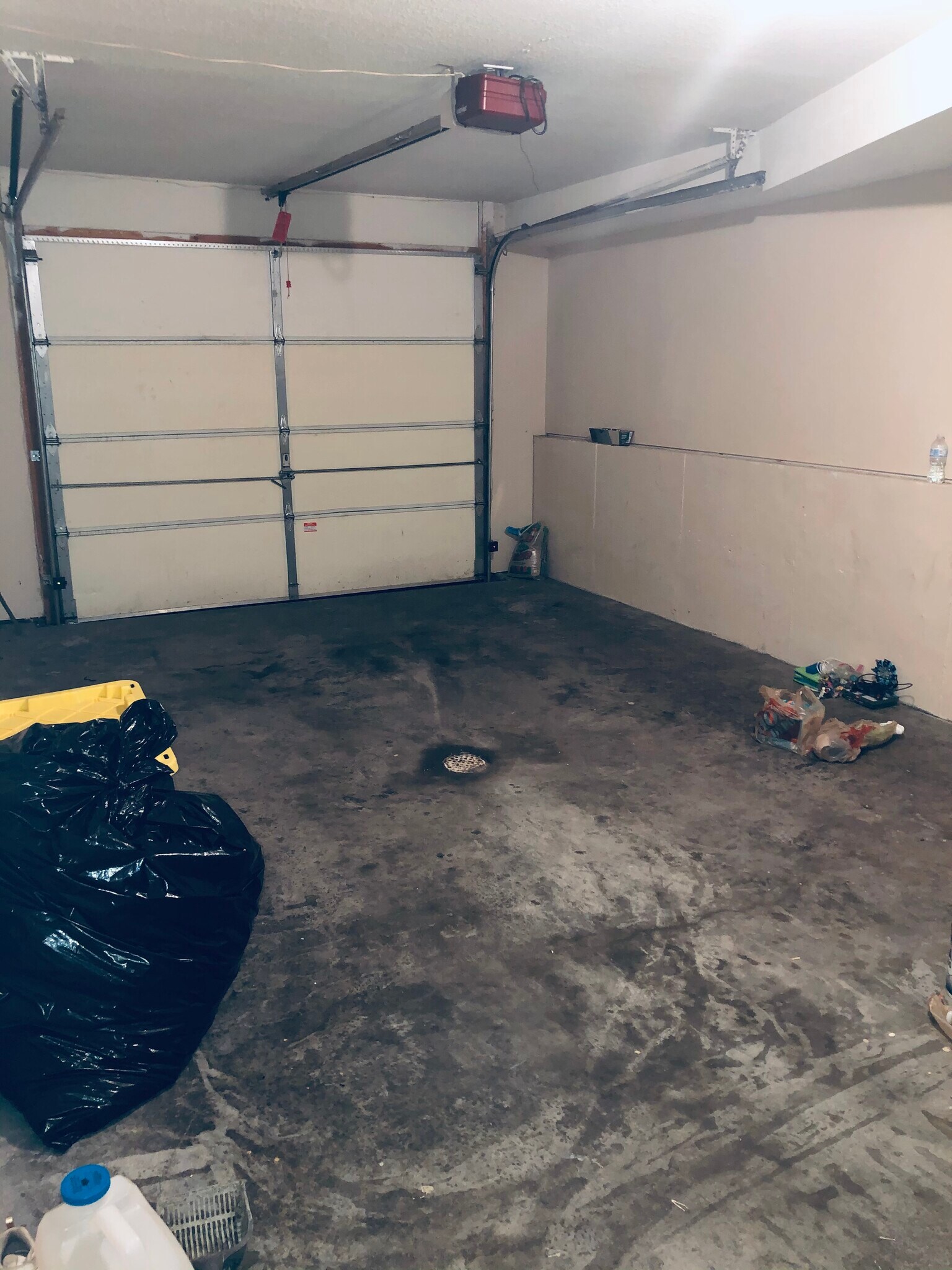 1 car garage and 2 car driveway - 1416 SE Henley Ct
