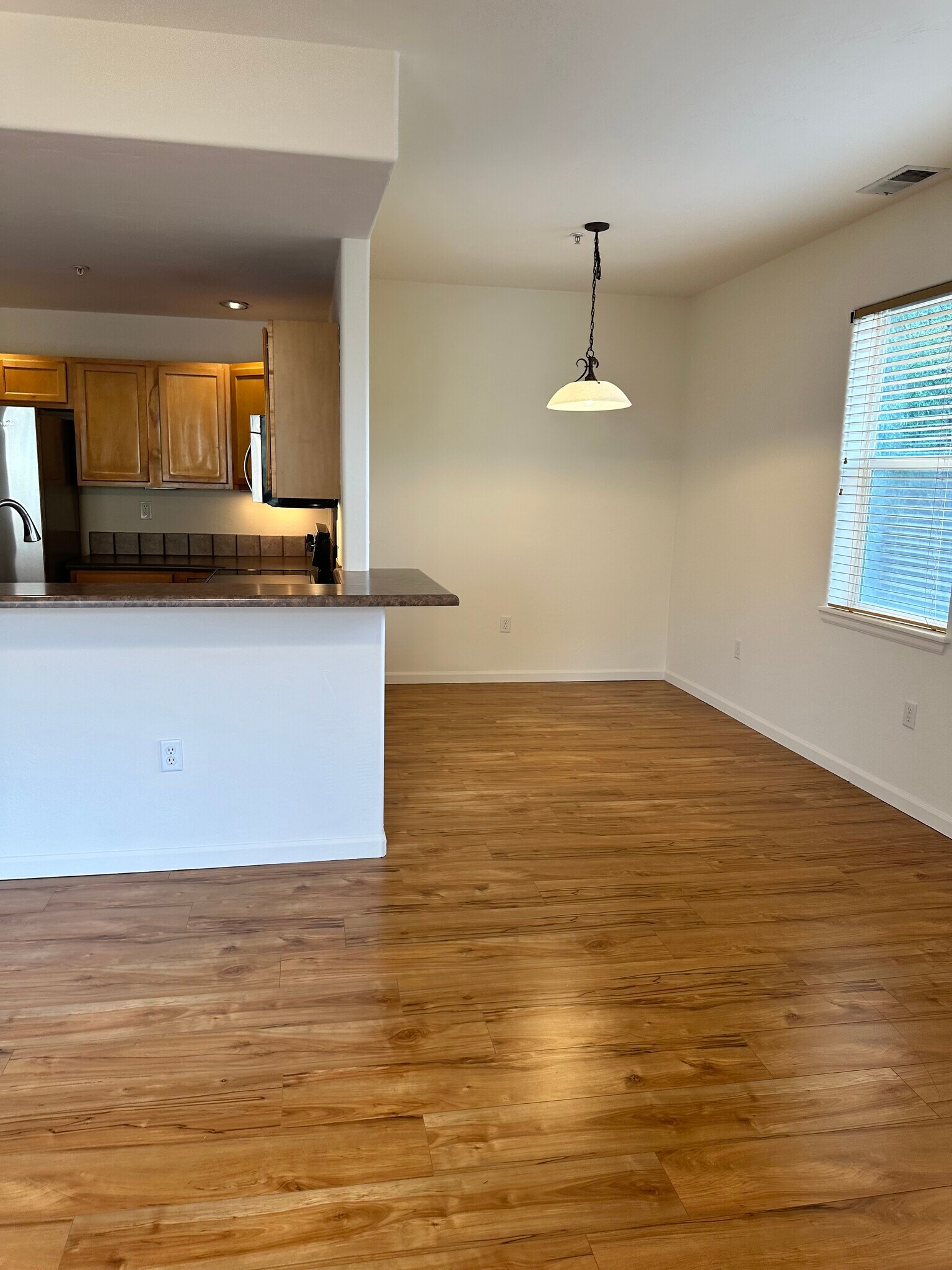 Building Photo - 2701 Midland Ave