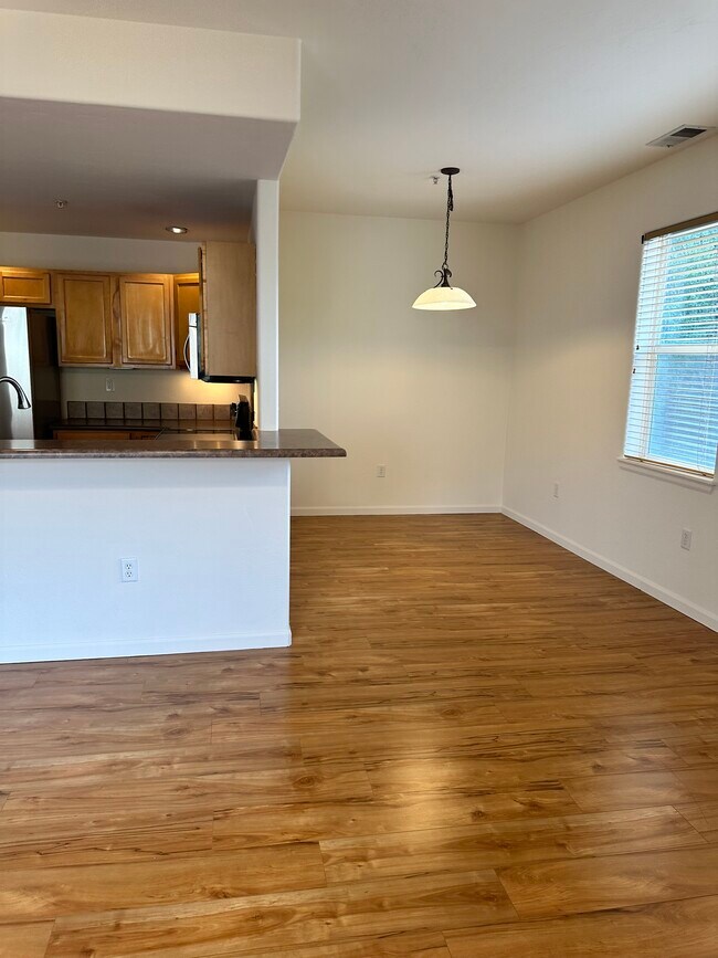 Building Photo - 2701 Midland Ave