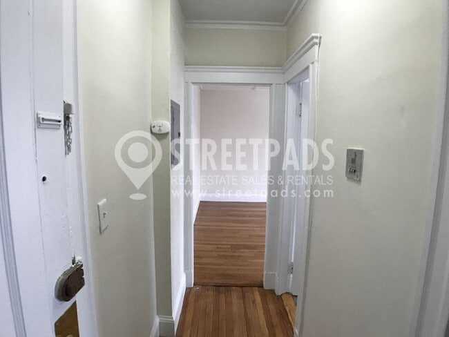 Building Photo - bedroom in Boston MA 02215
