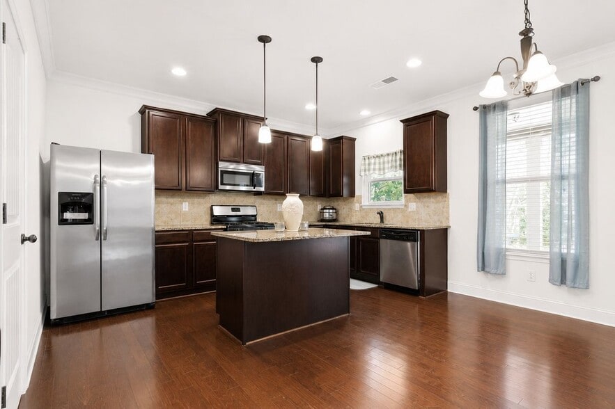 Building Photo - 3105 Duke Dr