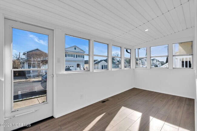 Building Photo - 1807-1809 Laurel Terrace