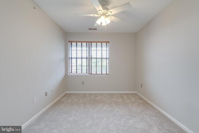 Building Photo - 12958 Centre Park Cir