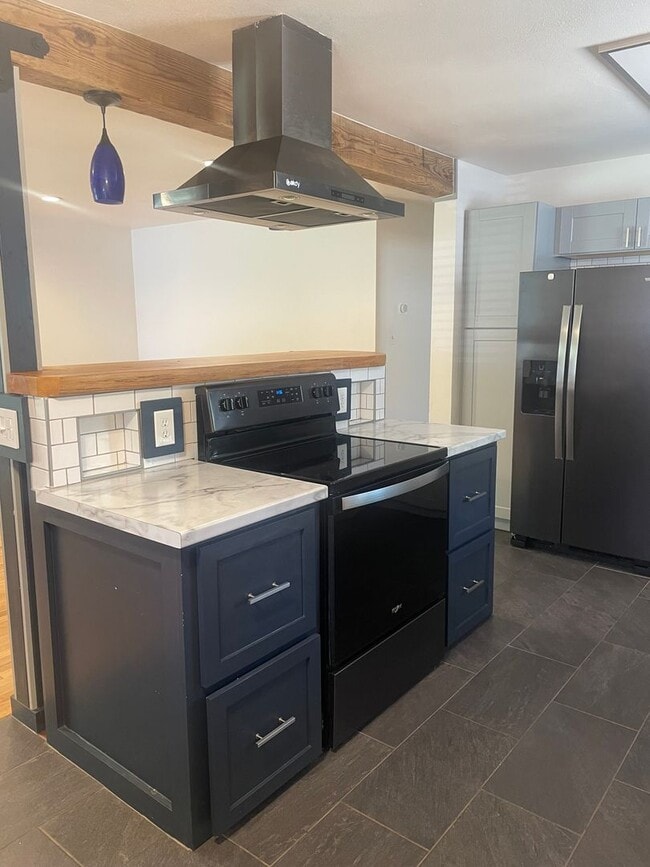 Building Photo - WONDERFUL HOME LOCATED IN KUTRAS TRACT!