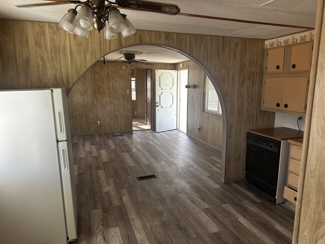Building Photo - 349 N Royal Palm Rd