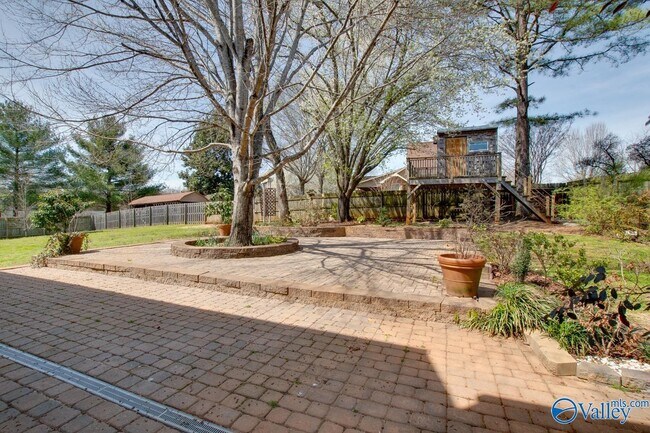 Building Photo - 501 Brenda Dr