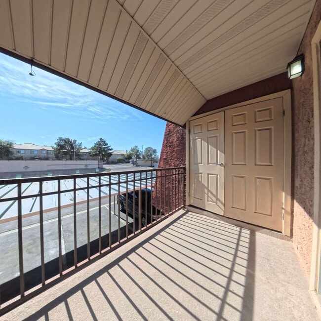Building Photo - Gated Community | Close To The Strip | 2nd Floor Unit