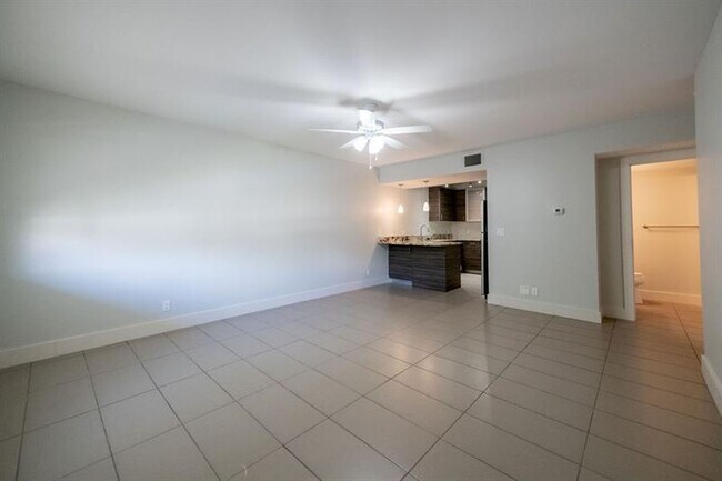 Building Photo - 64 Isle of Venice Dr