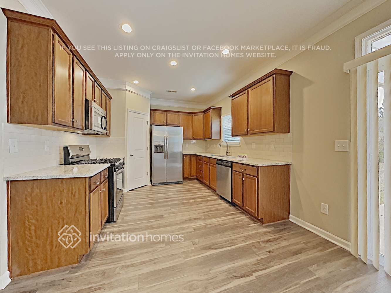 Building Photo - 6005 Centerview Dr
