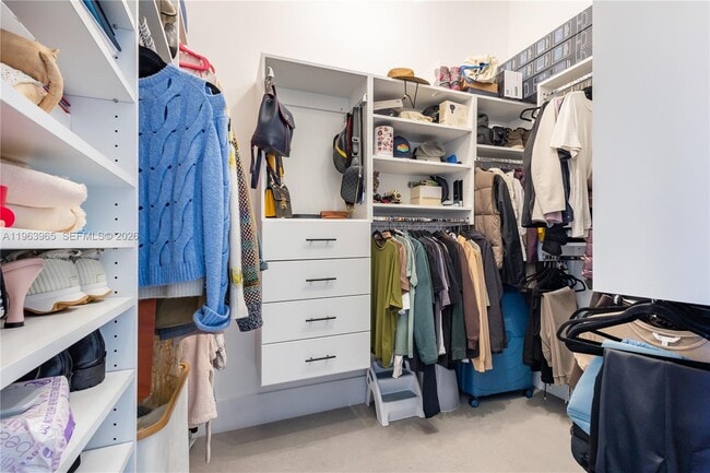 Building Photo - 21205 Yacht Club Dr