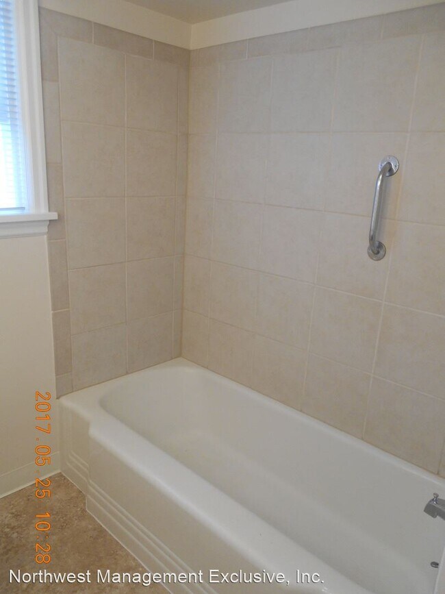 Building Photo - 3 br, 1.5 bath House - 2037 NE Dallas St.