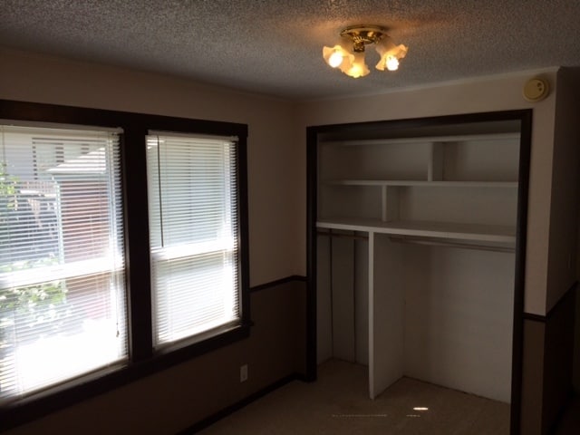 Building Photo - 3 Bedroom 2 Bathroom Home in Fantastic Location