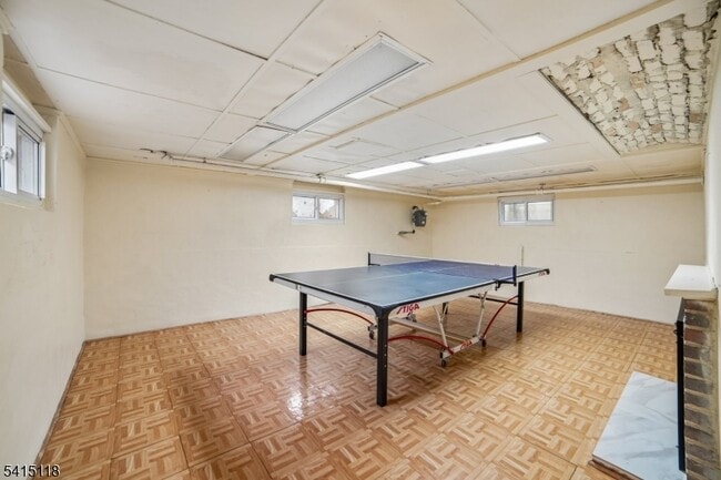 Building Photo - 10 Great Hills Terrace