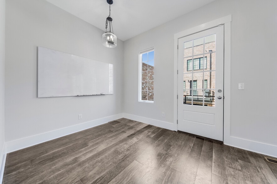 Building Photo - 265 Castleberry Station Dr SW