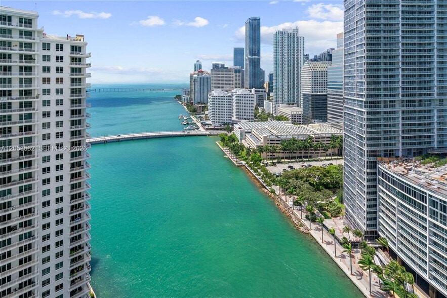 Building Photo - 901 Brickell Key Blvd
