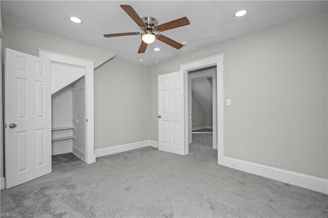 Building Photo - 229 Woodview Ave