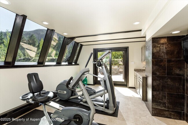 Building Photo - 39 Roaring Fork Dr