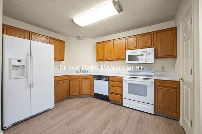 Building Photo - 5908 Sara St