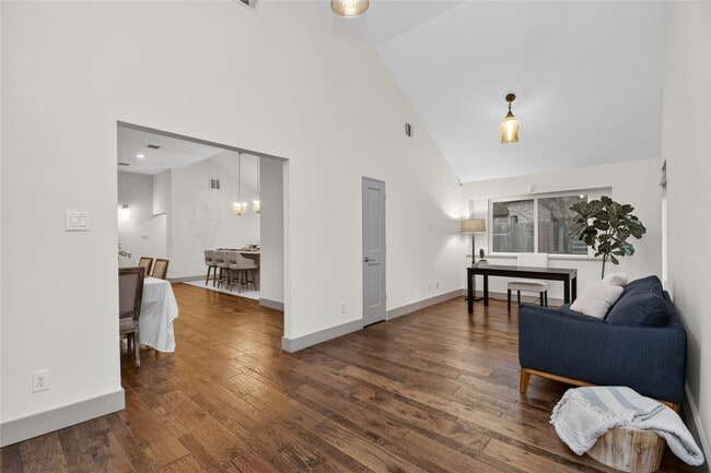 Building Photo - 14603 Carolcrest Dr