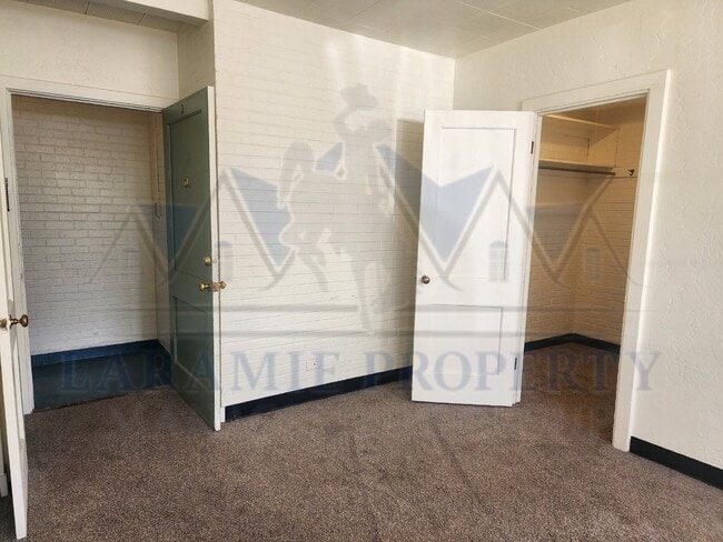 Building Photo - Studio Apartment close to University of Wyoming