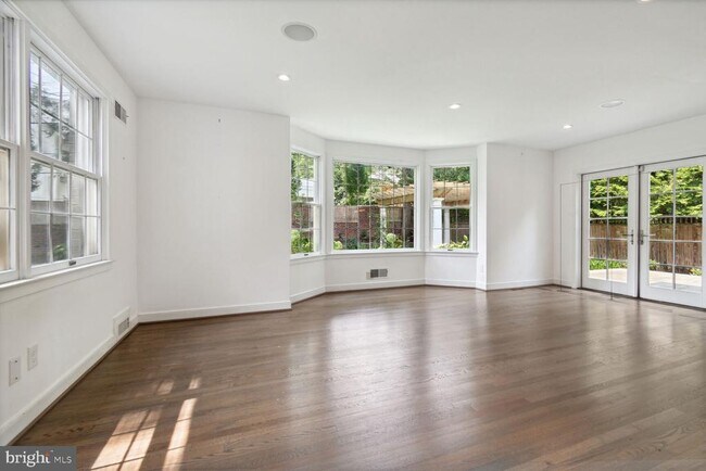 Building Photo - 3712 Fordham Rd NW