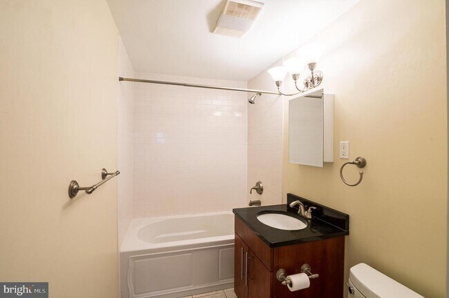 Building Photo - 1431 Spruce St