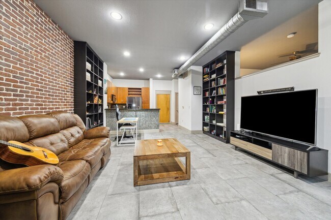 Building Photo - 1901 Post Oak Blvd