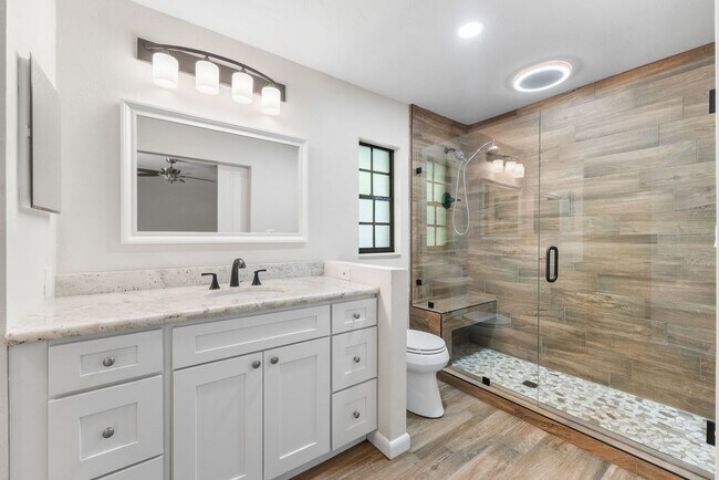 Building Photo - Spacious Pool Home in Desirable NW Gainesville