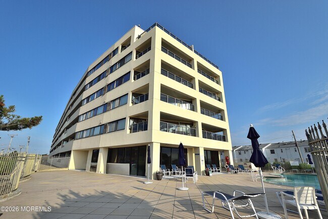Building Photo - 525 Ocean Blvd