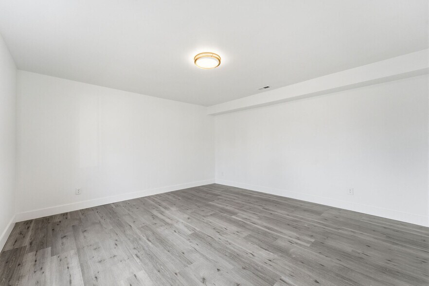 Building Photo - 113 Echelon Rd