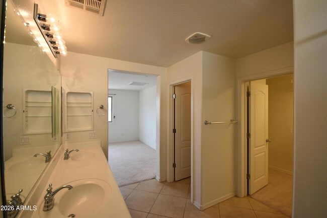 Building Photo - 7117 N 73rd Dr