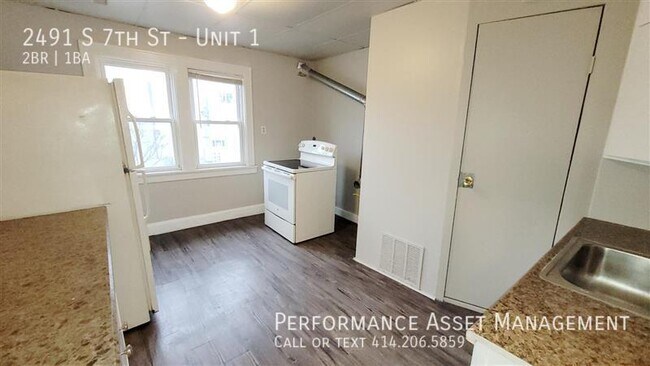 Building Photo - Charming 2BD/1BA Southside Lower Unit
